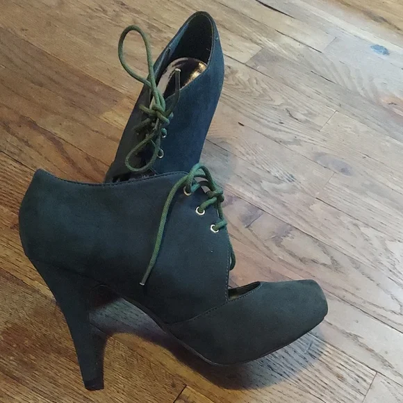 4 For $12 Red Circle Footwear Green Heeled Booties - Picture 4 of 10